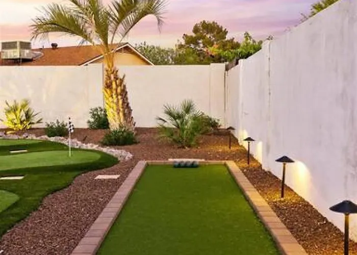 The Peacock Oasis Holiday home Phoenix